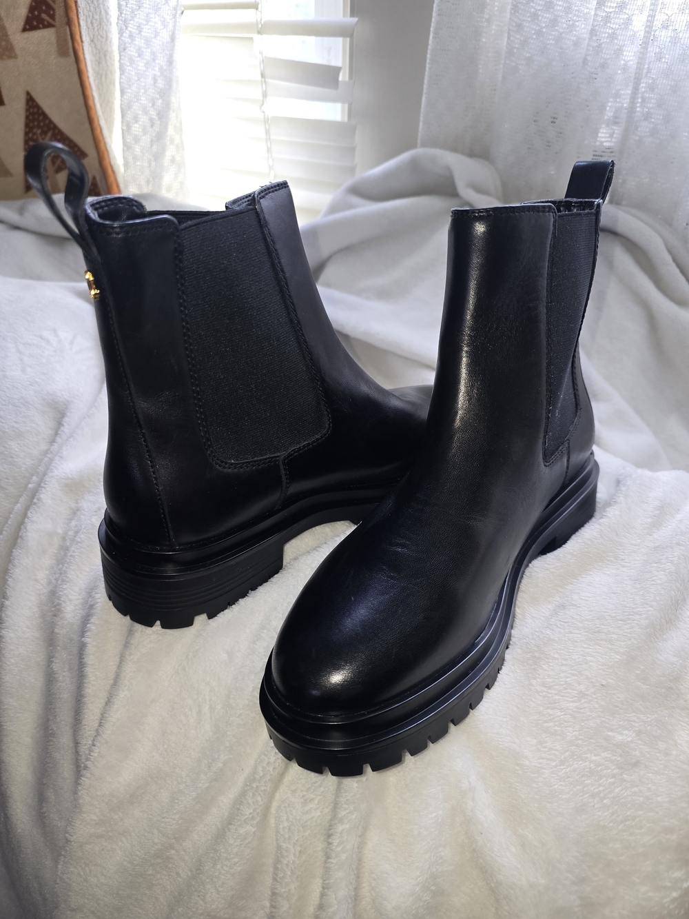 Ralph Lauren Black Chelsea Boots - Sleek Leather Slip-On - Picture 6 of 8
